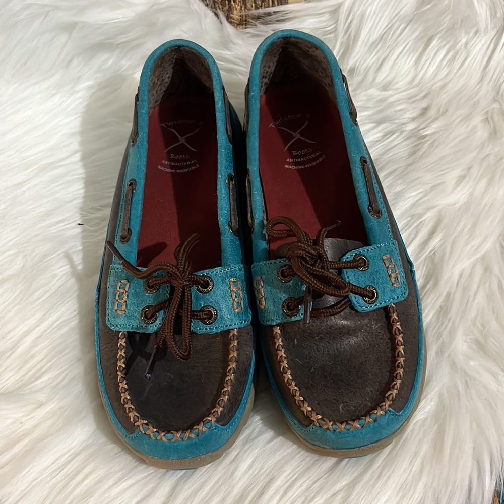 Twisted X size 6 1/2 M leather teal and dark brown never worn